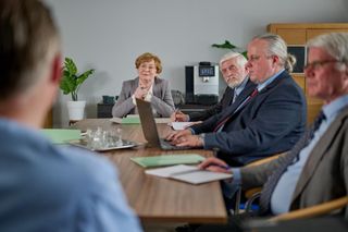 Na Wspólnej odc. 4077. Krystyna Agier (Małgorzata Knothe), Lew Nalepa (Przemysła Sadowski)