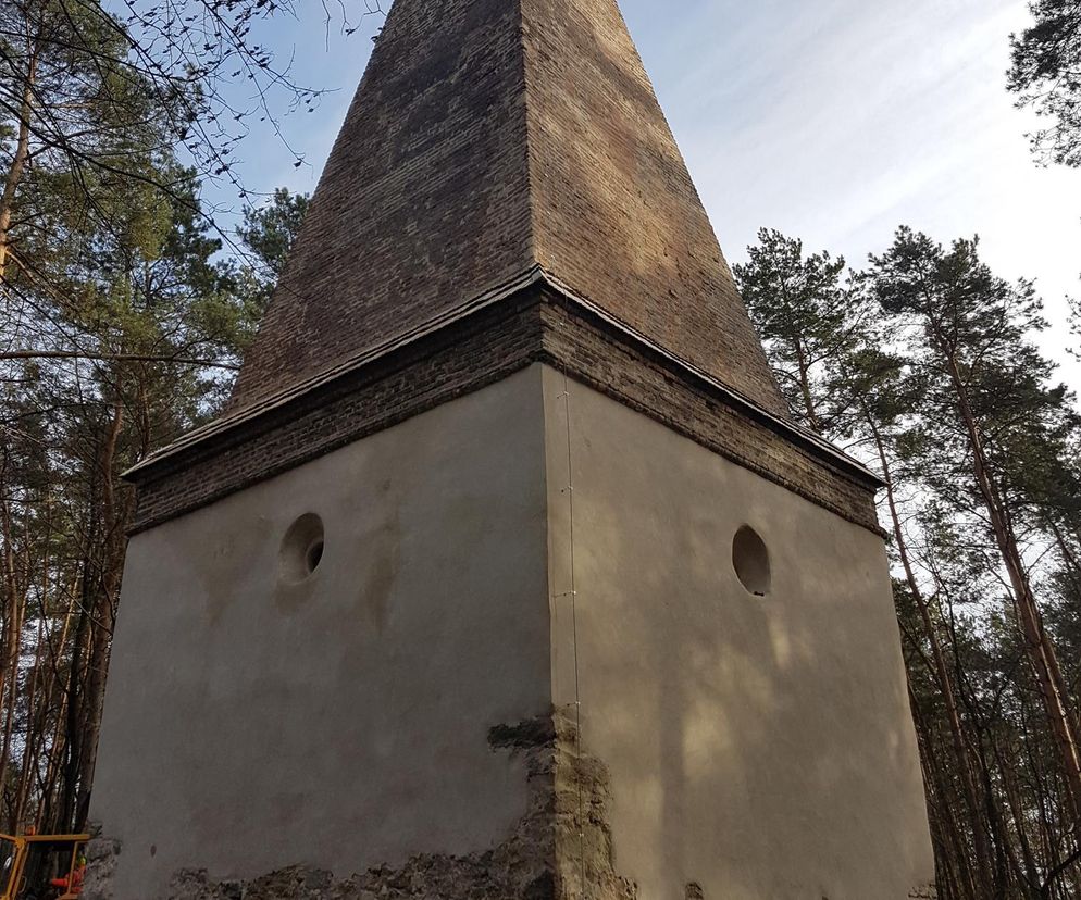 To najstarsza piramida w Polsce! Wieża Ariańska w woj. lubelskim to nie lada gratka dla turystów!