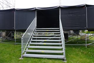 Miasteczko juwenaliowe w budowie