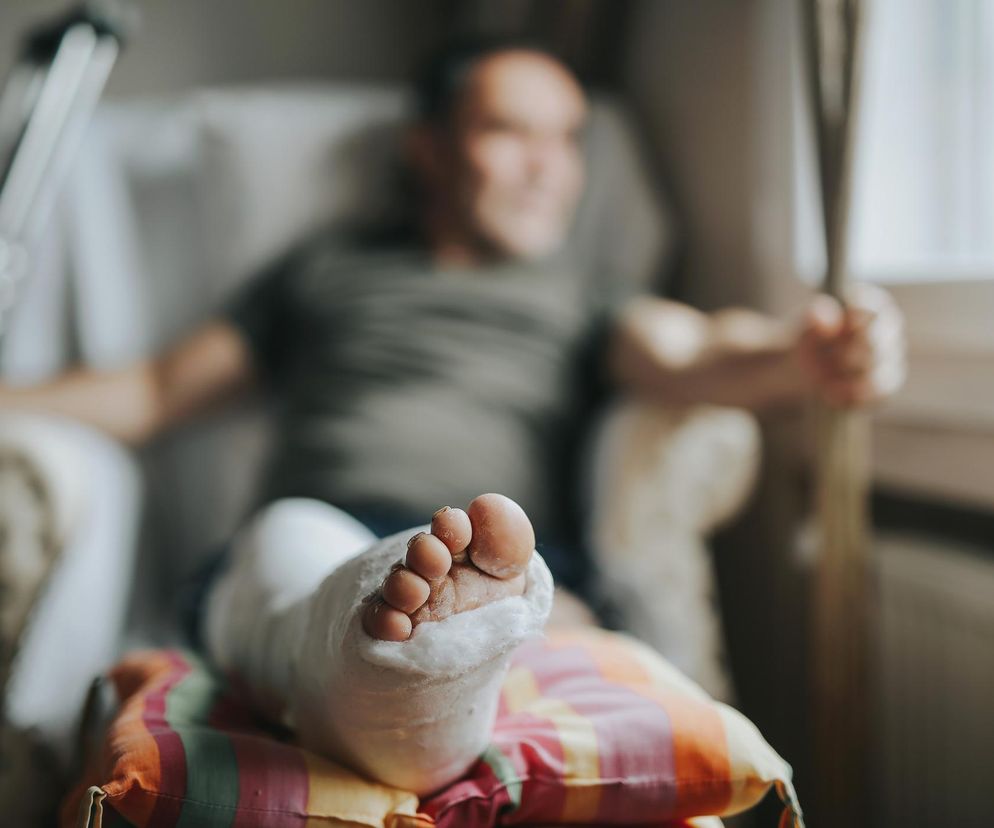 Uszkodzone ścięgna, złamana ręka - dlaczego po urazie należy unikać alkoholu? 5 kluczowych powodów