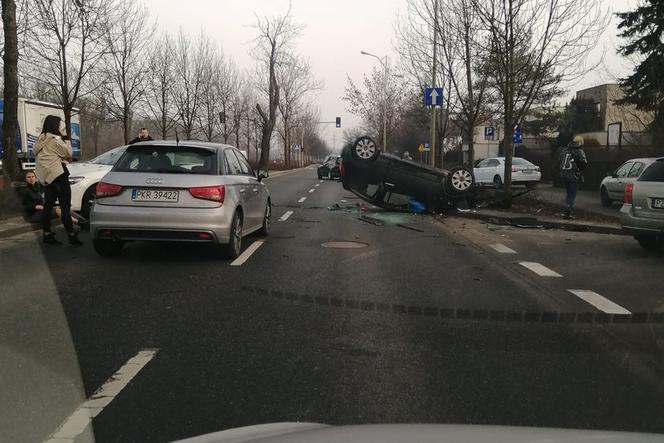 Wypadek na ulicy Polskiej w Poznaniu. Zderzyły się trzy samochody 