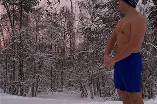 Kevin Mglej schudł ponad 40 kilogramów i teraz pozuje w samych bokserkach. Tak bawi się z Roxie w Finlandii