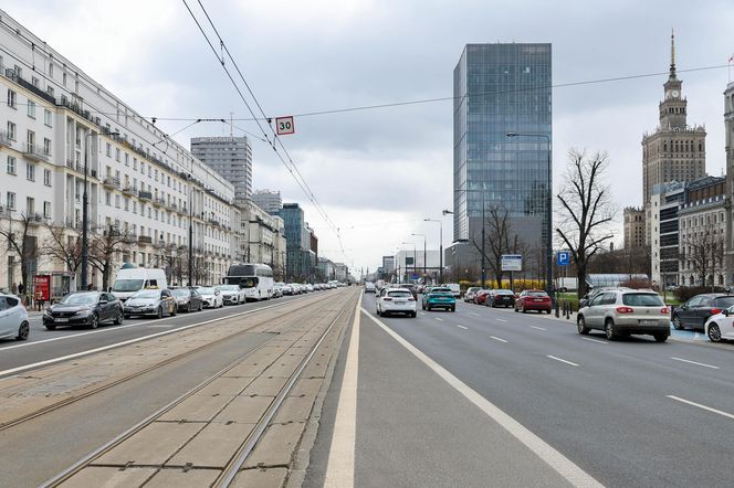 Marszałkowska w Warszawie zostanie zwężona. Tak wygląda przed przebudową 
