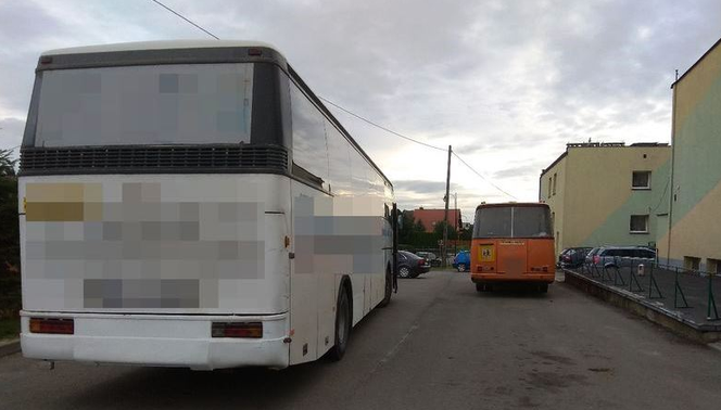 Dwa autobusy szkolne wycofane z ruchu drogowego. Powodem był fatalny stan techniczny