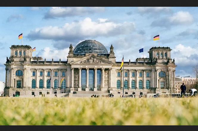 Wybory parlamentarne w Niemczech. Minimalne zwycięstwo Socjaldemokratów z SPD