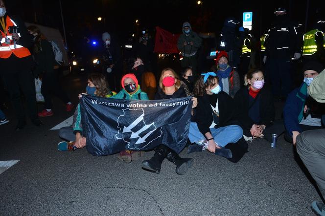 Manifestacja przed siedzibą MEN