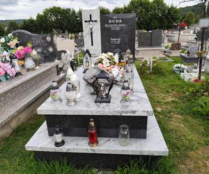 okazały grób Tadeusza D. Na cmentarzu w Kamienicy 