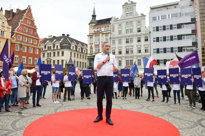 Trzaskowski zjada Hołownię!