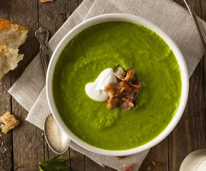 Kremowa zupa z jarmużu. Zaskakująco pyszna bomba witaminowa 