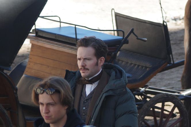 Gwiazdy marzną na planie "Lalki"