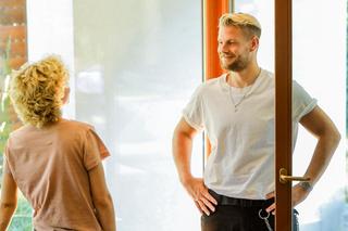 Grzechy sąsiadów. Ewa Święcicka (Marianna Zydek), Szczepan Blok (Sebastian Fabijański) 