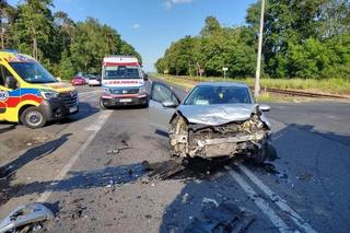 Potworne zderzenie pod Lesznem! 42-latka zabrał śmigłowiec, 20-latka i jej pasażerka trafiły do karetki [ZDJĘCIA]