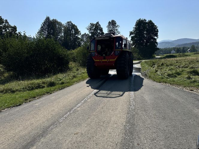 Stronie Śląskie przed i po powodzi. Aż trudno uwierzyć, że to te same miejsca. Zdjęcia odbierają mowę 