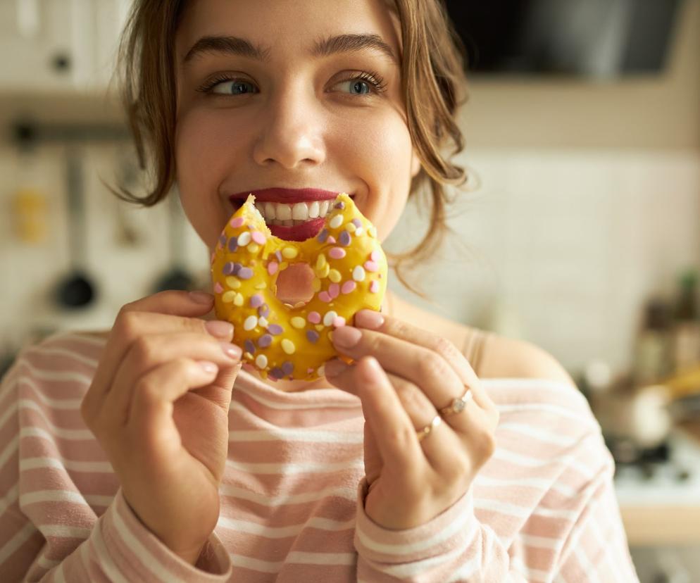 Dziewczyna z pączkiem