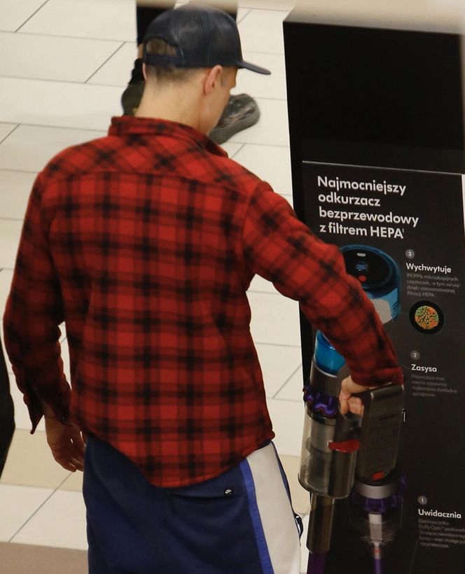 Maciej Zakościelny - męska wyprawa po odkurzacz