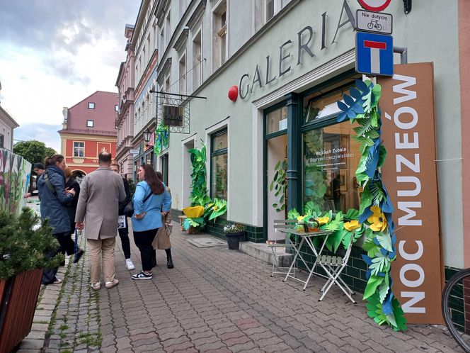 Trwa Noc Muzeów w Lesznie. Od wystawy o praniu i bieliźniarce, przez komiks po żużel