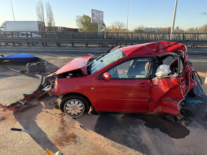 Tragiczny wypadek na S8 w Warszawie. Jedna osoba nie żyje, duże utrudnienia!