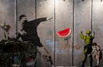 Banksy w Warszawie. Gdzie i kiedy będzie można obejrzeć prace najbardziej tajemniczego artysty? 
