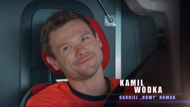 Nowa czołówka Na sygnale od 733 odcinka. Gabriel "Nowy" Nowak (Kamil Wodka)