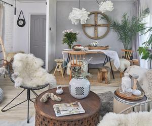 Salon w stylu scandi boho