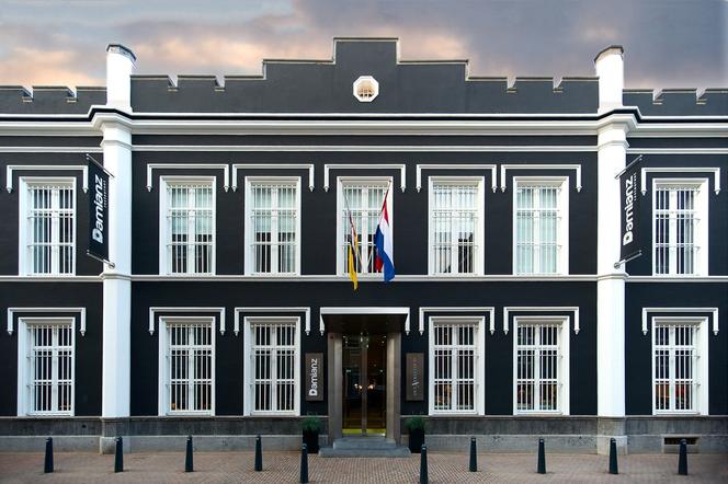 Hotel Het Arresthuis w Roermond, Holandia - tylko kraty w oknach zdradzają przeznaczenie budynku. Fot. www.hetarresthuis.nl