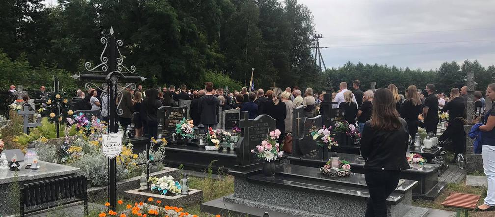 Pogrzeb zamordowanej 16-latki z Dzierzgowa. Karolinę żegna cała wieś