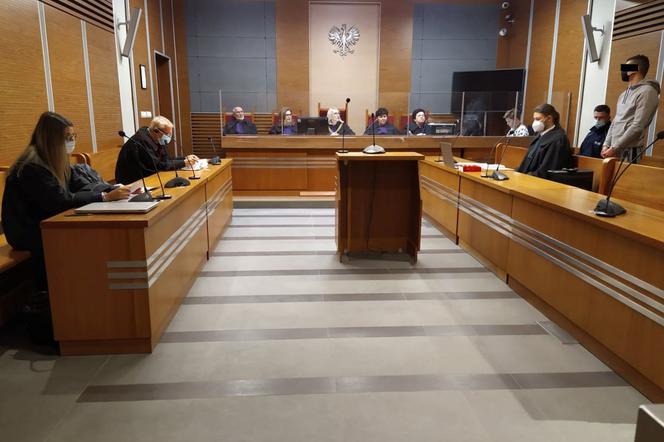 Rozprawa sądowa Łukasza S. oskarżonego o zabójstwo żony Ludmiły F. w Sokołowie Podlaskim, pierwsza rozprawa 3 listopada 2021