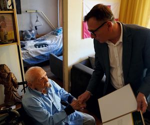 Niezwykły jubileusz w Jastrzębiu-Zdroju. Pan Leopold skończył 101 lat i wciąż zadziwia