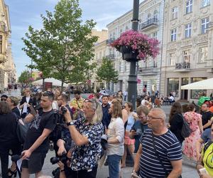 Pogrzeb łódzkiej komunikacji miejskiej. Mieszkańcy zebrali się pod Urzędem Miasta