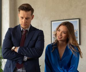 Na Wspólnej odc. 4062. Darek Żbik (Michał Mikołajczak), prawniczka Kalina (Katarzyna Gałązka), Andrzej Zakościelny (Dariusz Niebudek)