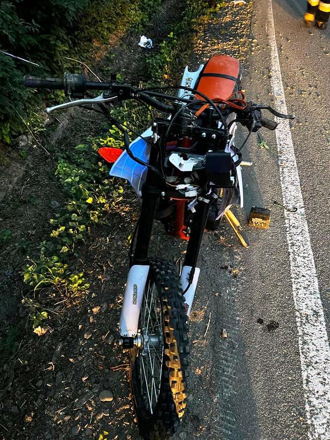 Młody motocyklista rozbił się przy Jeziorze Rożnowskim. Nie opanował swojej maszyny