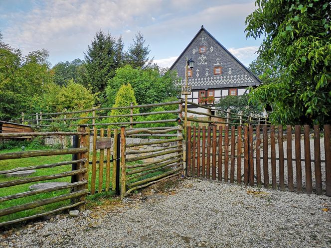 Remont domu szachulcowego w Płóczkach Górnych (Dolny Śląsk)