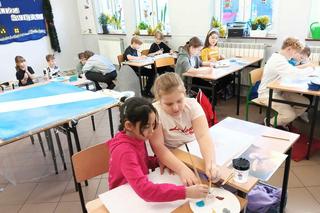 W ramach akcji Malujemy sercem uczniowie SSP STO w Siedlcach stworzyli 11 prac plastycznych