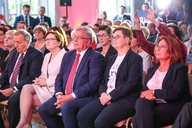 Opozycja spotkała się na Foksal z okazji 550-lecia polskiego parlamentaryzmu