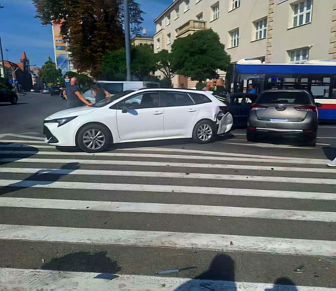 Karambol w centrum Bydgsozczy. Ruch w stronę centrum zablokowany