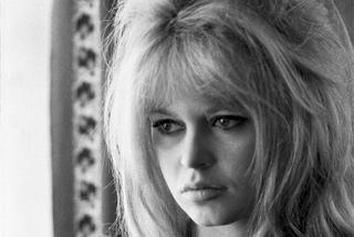 Ulubiona fryzura  Brigitte Bardot będzie HITEM 2021. Retro włosy długie i krótkie