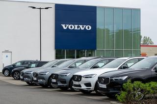 Te firmy grupowo zwalniają