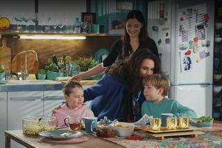 M jak miłość odc. 1726. Szymek (Staś Szczypiński), Maja (Laura Jankowska), Iza (Adriana Kalska), Aleksandra (Małgorzata Pieczyńska)