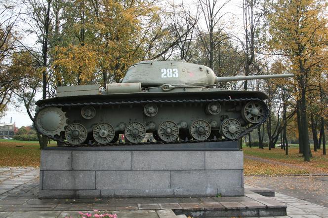 IS-2