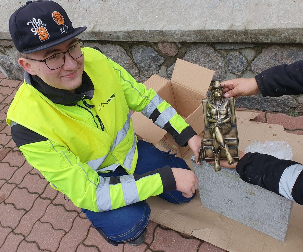 Kowbojskie figurki nową atrakcją Mrągowa. Zobacz zdjęcia!