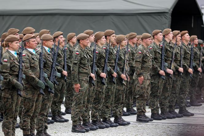 Przysięga wojskowa w Sosnowcu. Żołnierze przedefilowali przez miasto