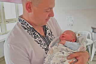 Mr Sebii – gwiazdor disco polo został dziadkiem, a 8 miesięcy temu ojcem! Jest dopiero po 30-stce!