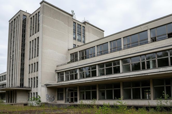Perła modernizmu pod Krakowem. Dlaczego elitarne sanatorium popada w ruinę?