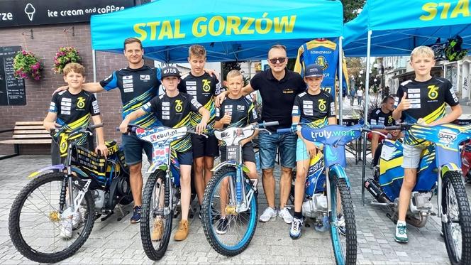 Feta i świętowanie urodzin Stali. Gorzowscy żużlowcy nie dadzą się nudzić uczniom 1 września