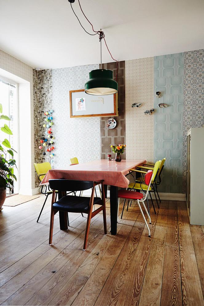 Tapety na ścianie w jadalni w stylu vintage
