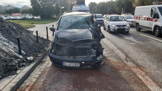 Wypadek na Targówku, dwie osoby zostały ranne