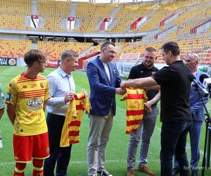 Jagiellonia Białystok zaprezentowała stroje na sezon 2024/25