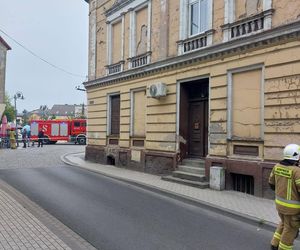 Ściana kamienicy legła w gruzach! Dramatyczna akcja ratunkowa w Wągrowcu