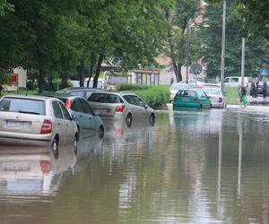 Wielka woda wdzierała się do domów. 14 lat temu Kraków i Małopolska walczyły z powodzią