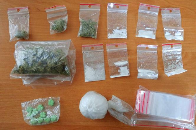 W mieszkaniu mężczyzny znaleziono narkotyki na kilkadziesiąt porcji